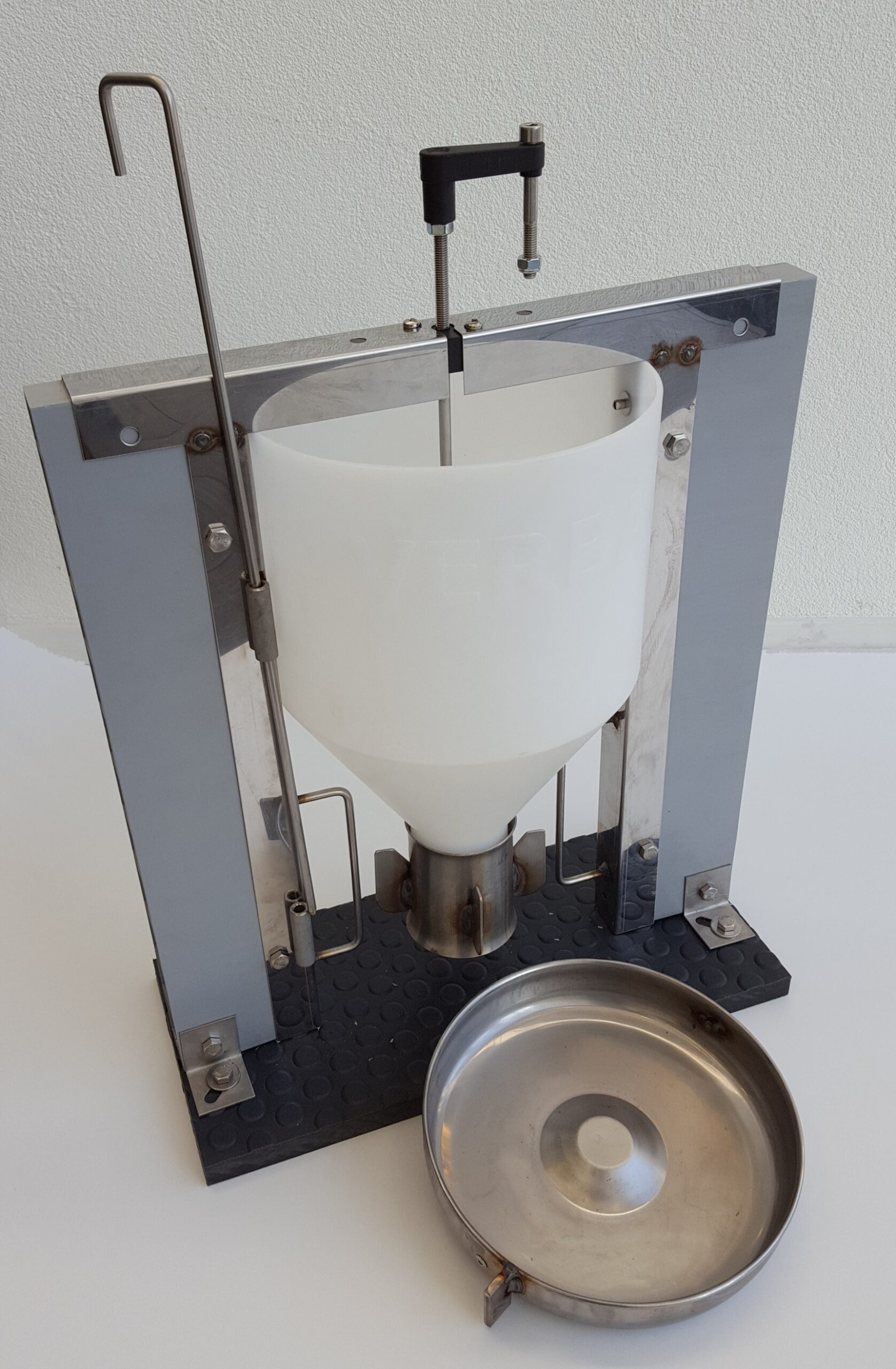 Pigletfeeder on irrotettu ruokintakaukalosta