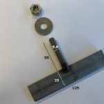 M10x50-kiinnike ritilälle, kiinnitystarvikkeet mukana