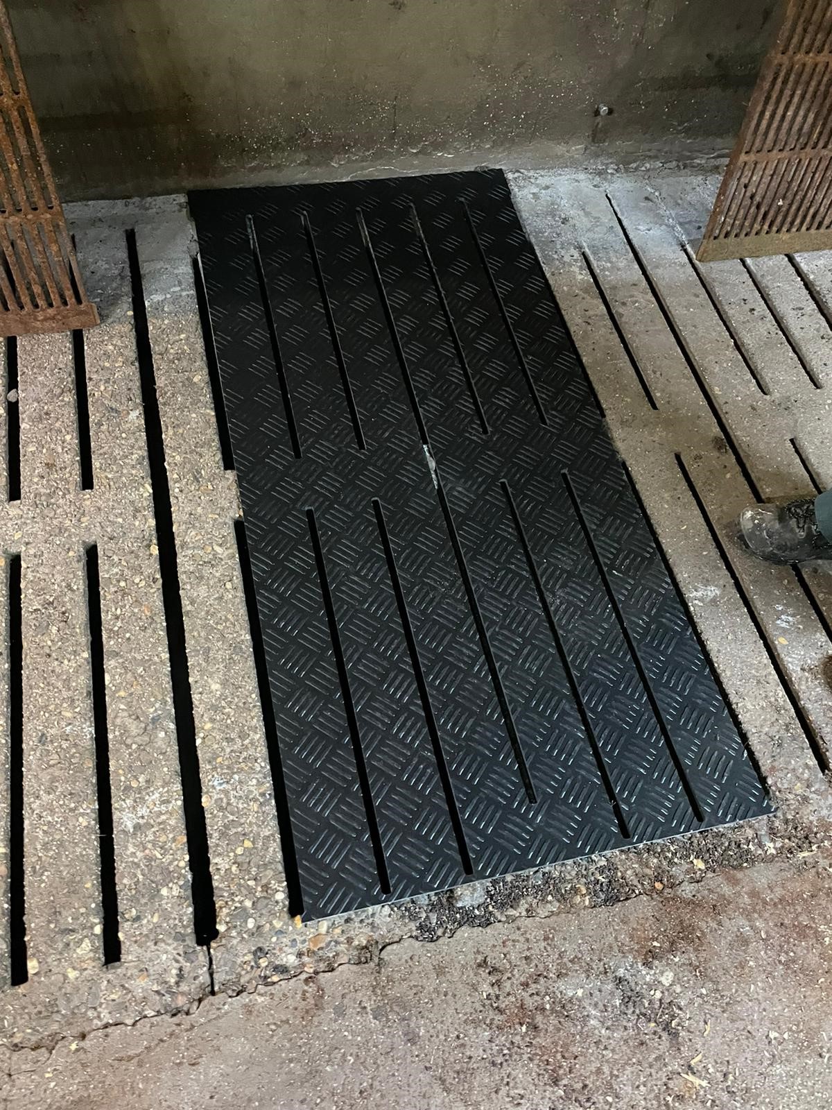 PE-levy betoniritilälle