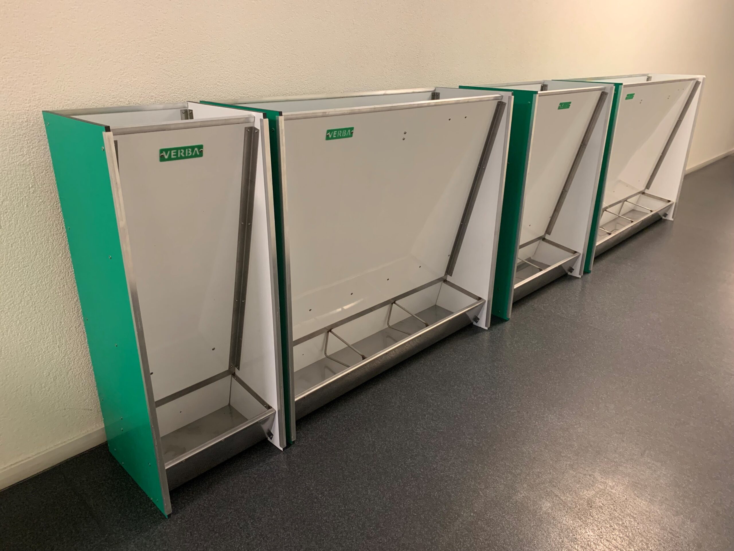 Uusin innovaatio: SW-kierrehäntäinen ruokakuppi